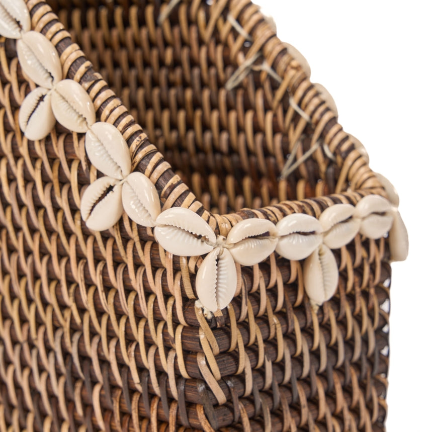 The Shell Edge Organizer – Natural Brown, håndvevd rattanorganizer