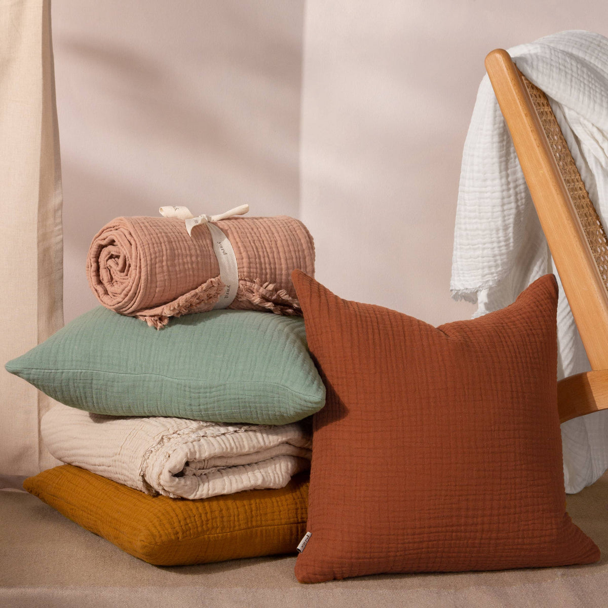 Lark pute i krepet bomullsmuslin, Natural, 45 × 45 cm