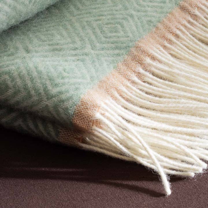 Venezia Throw | 100% New Zealand Wool | Mint | 200 × 140 cm | Made in Ukraine