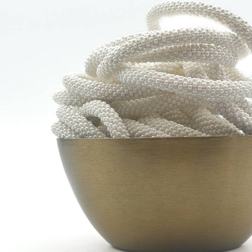 Armbånd i glassperler, perlehvit