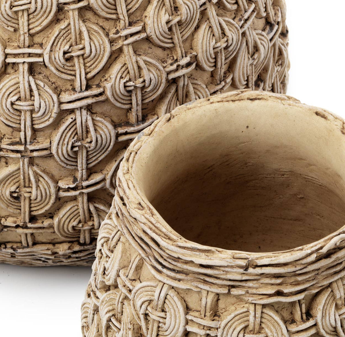 The Knot Concrete Planter – XL, stor skulpturell betongpotte