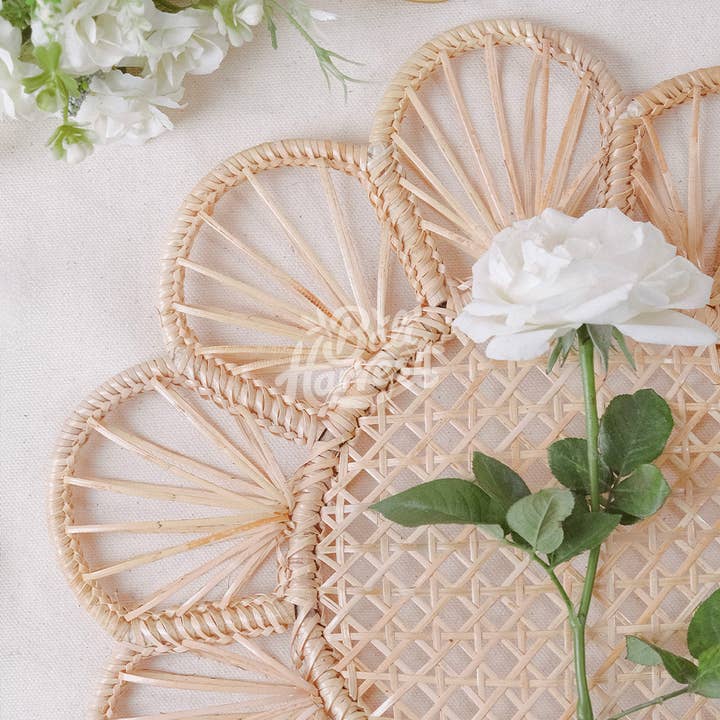 Hand-Woven Rattan Daisy Placemat – Floral Table & Wall Decor