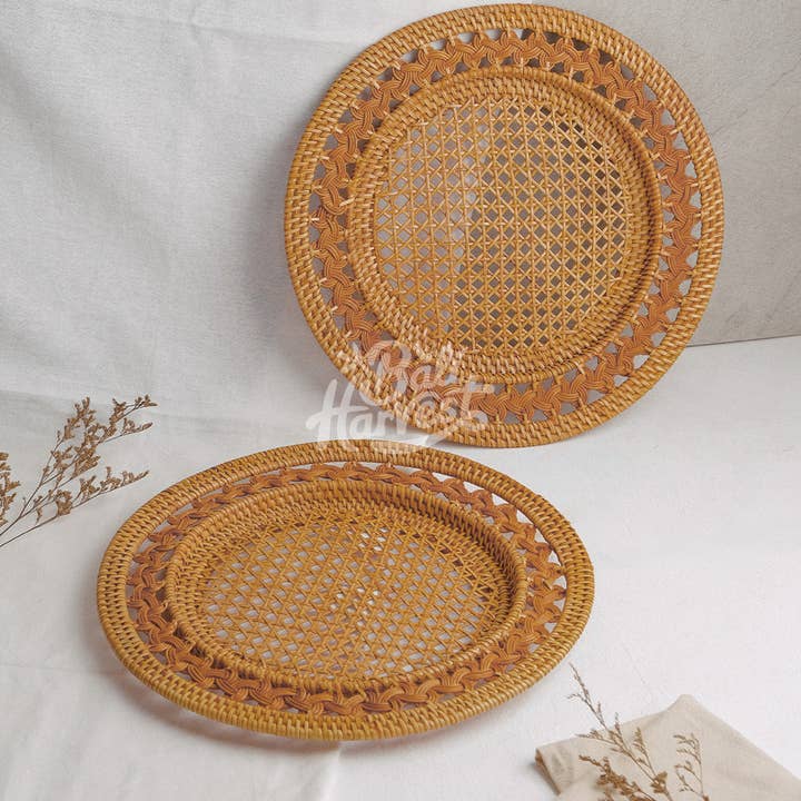 Rattan Charger Plate Gendis | Honey Brown | Open Weave | 35 cm | Handwoven in Indonesia