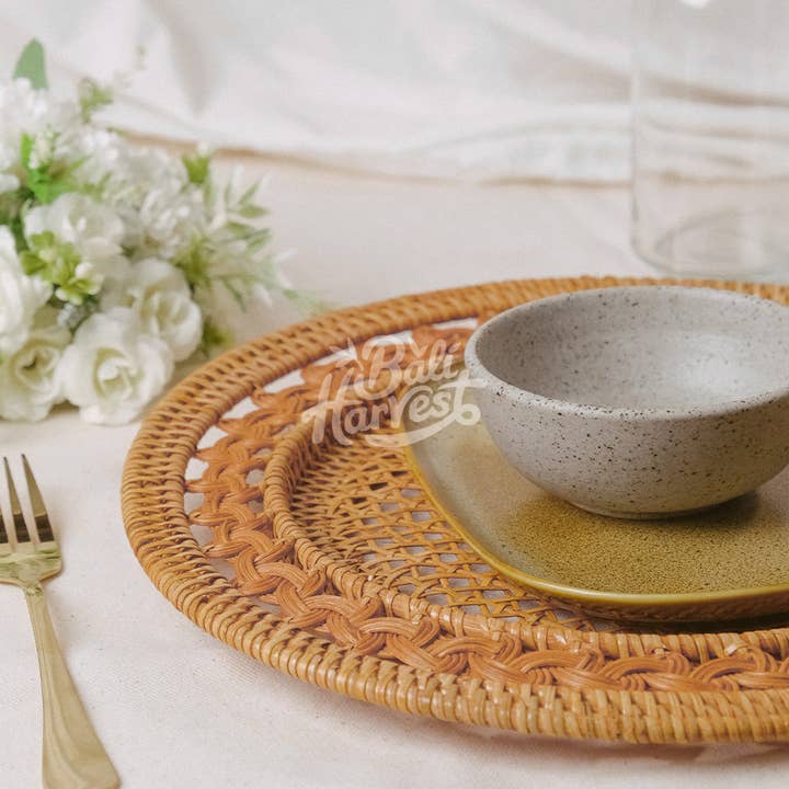 Rattan Charger Plate Gendis | Honey Brown | Open Weave | 35 cm | Handwoven in Indonesia