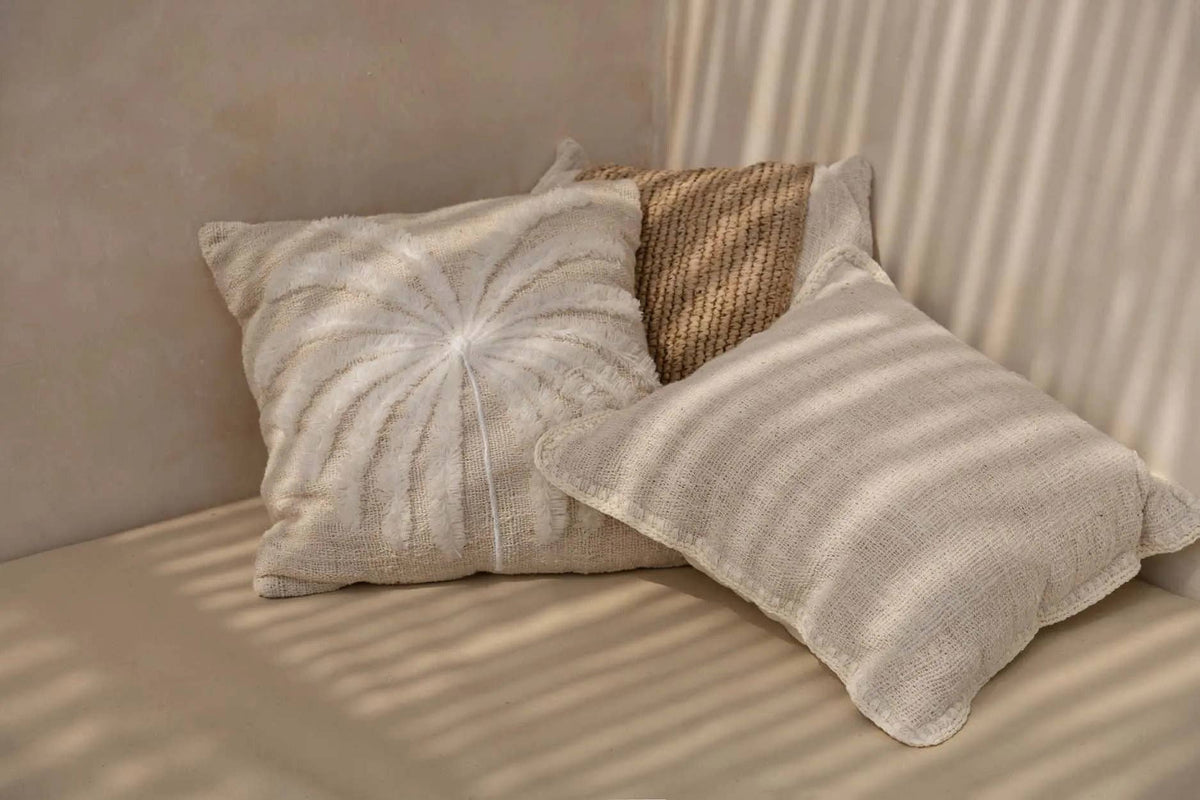 The Isla Palm putetrekk i raffia og bomull, Natural White, 50 × 50 cm
