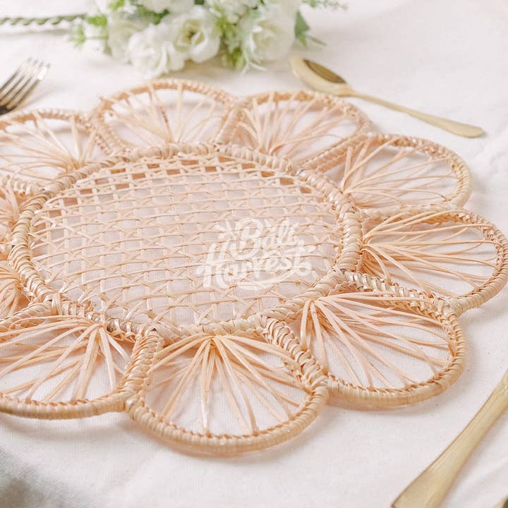 Hand-Woven Rattan Daisy Placemat – Floral Table & Wall Decor