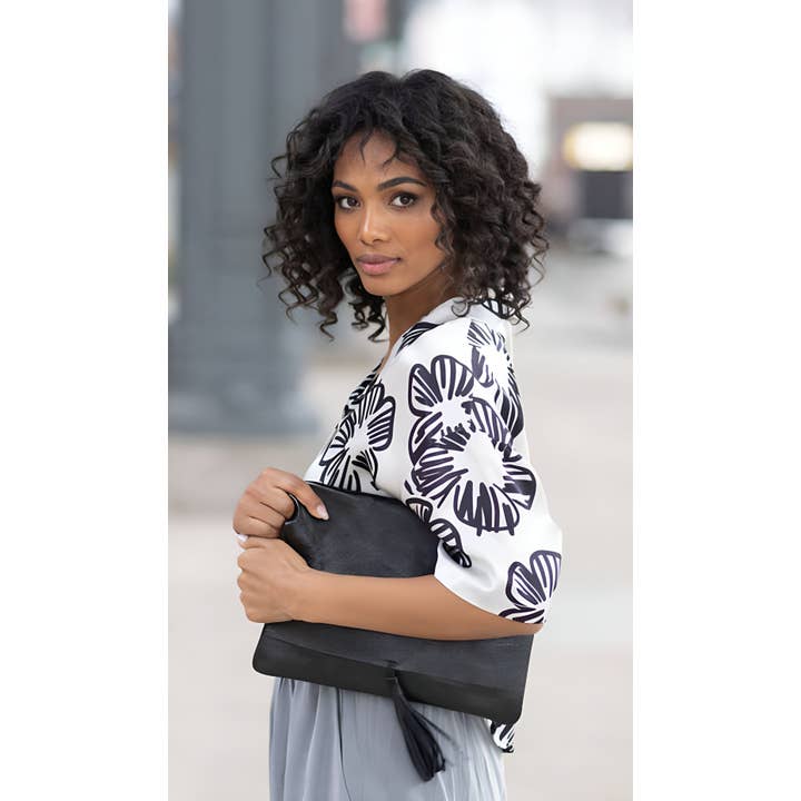 Luna Dollaro Leather Shoulder Bag | Black | Tassel Detail | Wide Adjustable Strap | Made in Italy
