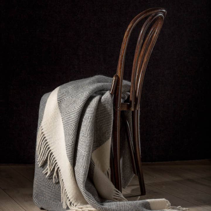 Florence Throw | 100% New Zealand Wool | Gray | 200 × 140 cm | Made in Ukraine