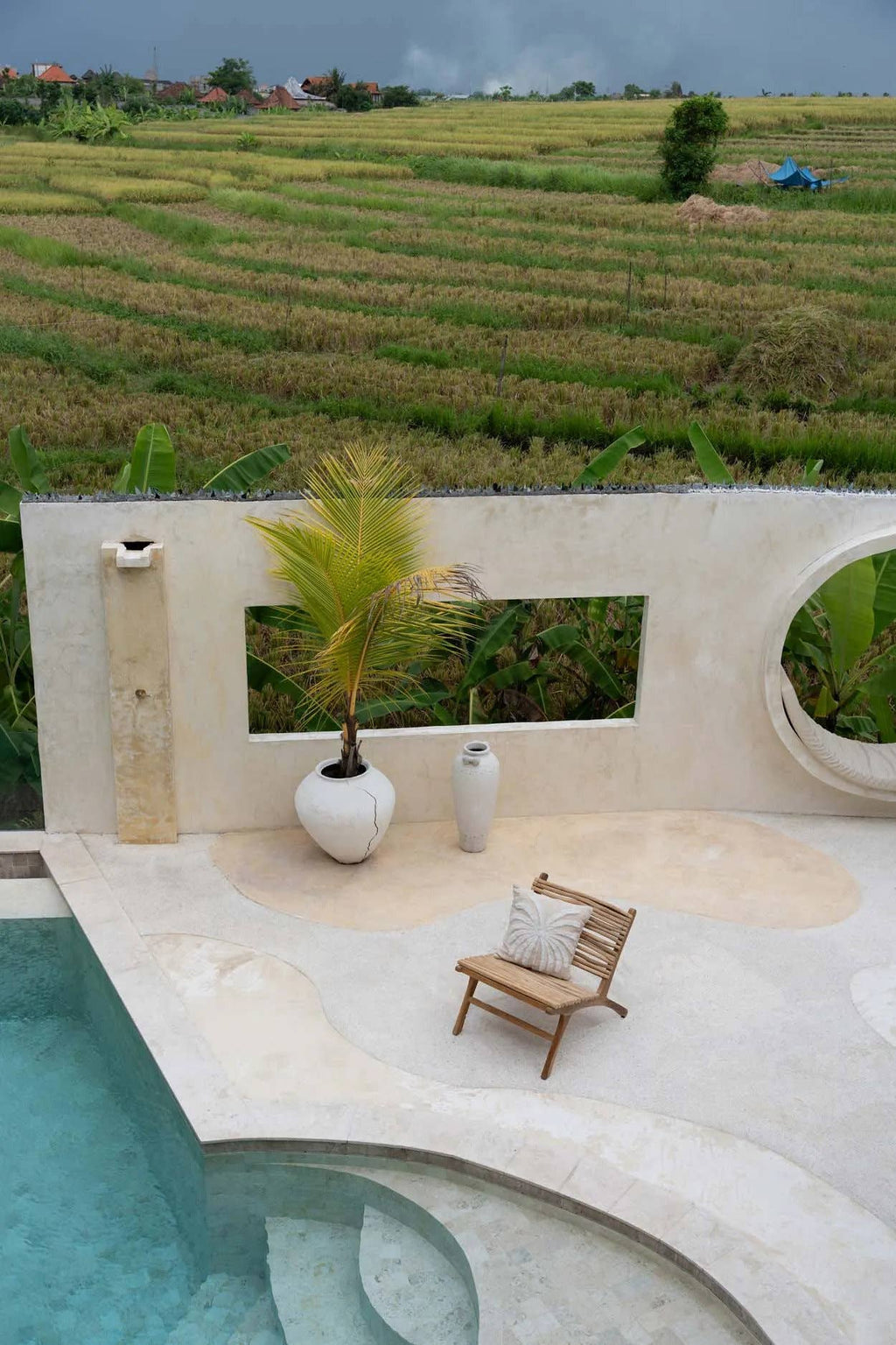 The Isla Palm putetrekk i raffia og bomull, Natural White, 50 × 50 cm