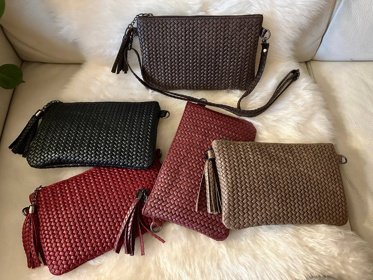 Clutch i ekte skinn, 23 × 14,5 cm