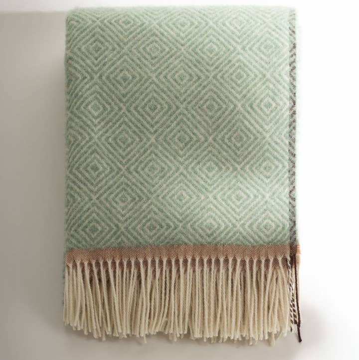 Venezia Throw | 100% New Zealand Wool | Mint | 200 × 140 cm | Made in Ukraine