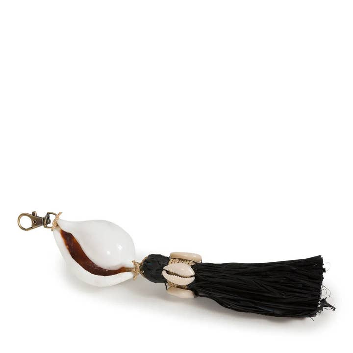 Kubu nøkkelring i skjell og raffia, sort og natur
