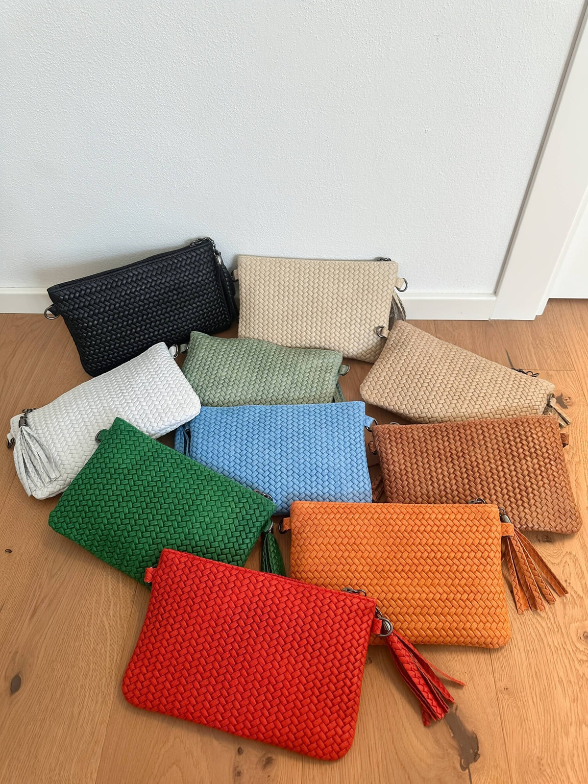 Clutch i ekte skinn, 23 × 14,5 cm