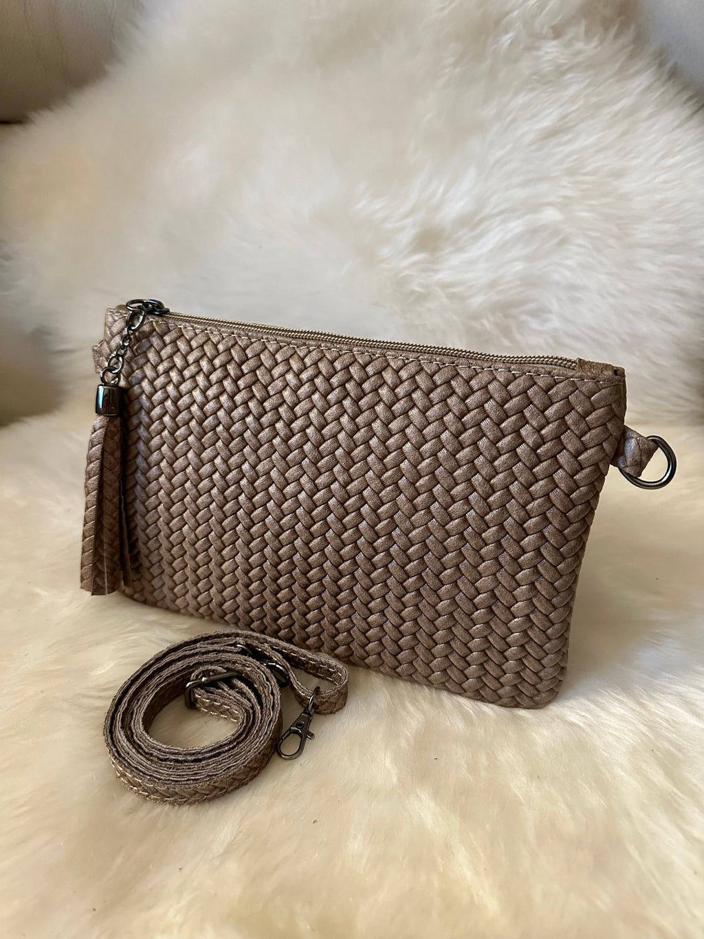Clutch i ekte skinn, 23 × 14,5 cm