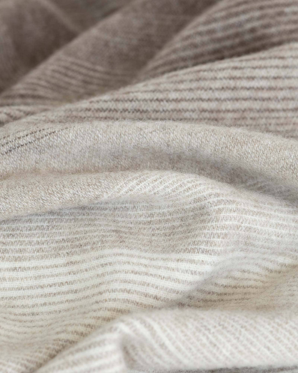 Undyed Mongolian Wool Throw Blanket Gobi, pledd i ufarget mongolsk ull, 140 × 200 cm
