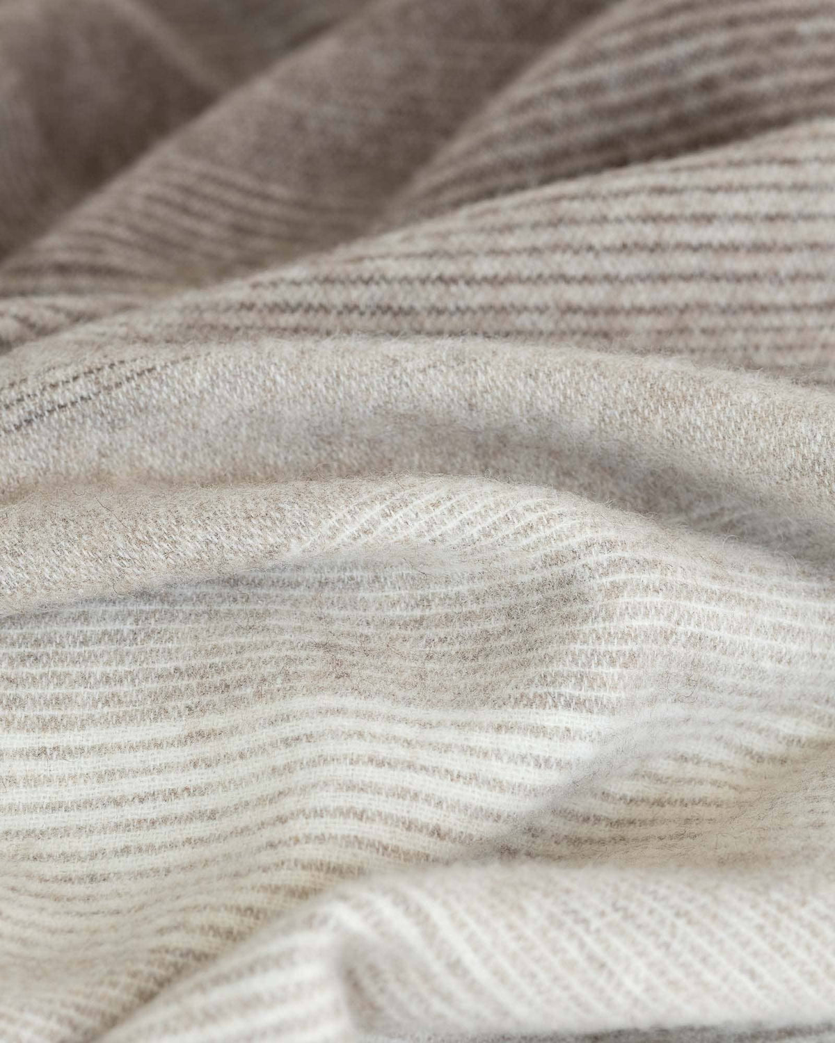 Undyed Mongolian Wool Throw Blanket Gobi, pledd i ufarget mongolsk ull, 140 × 200 cm