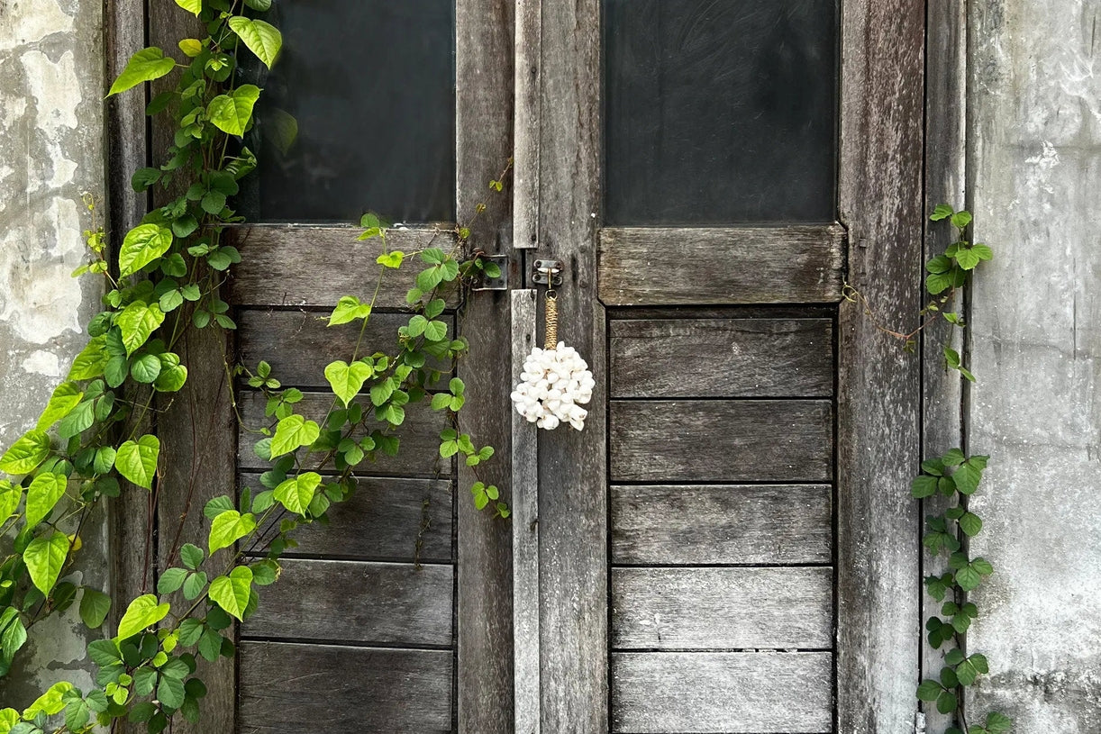 Kai Shell Keychain – White
