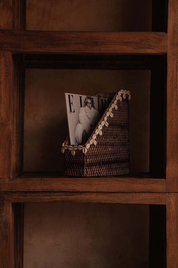 The Shell Edge Organizer – Natural Brown, håndvevd rattanorganizer