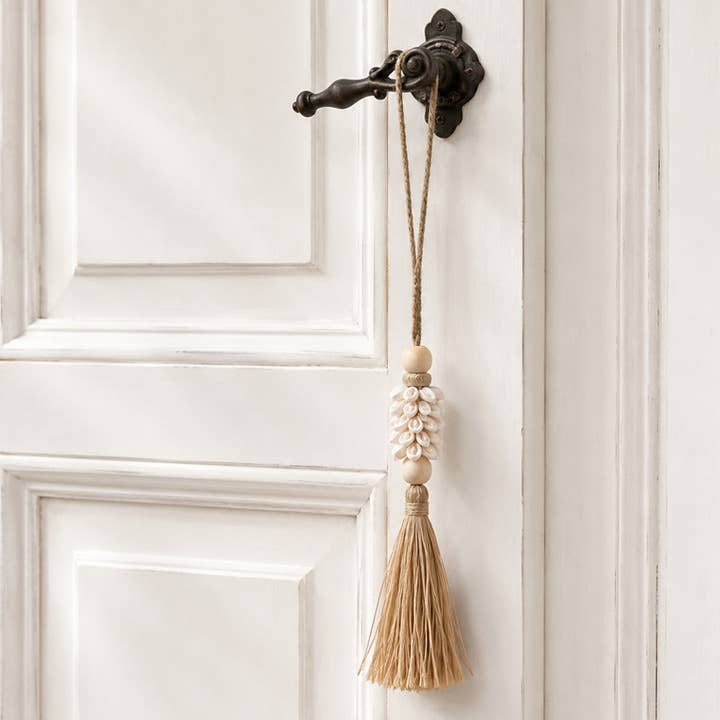Cowrie Maris Wall Hanger | 40 cm | Raffia & Wood Bead | Handmade in Bali