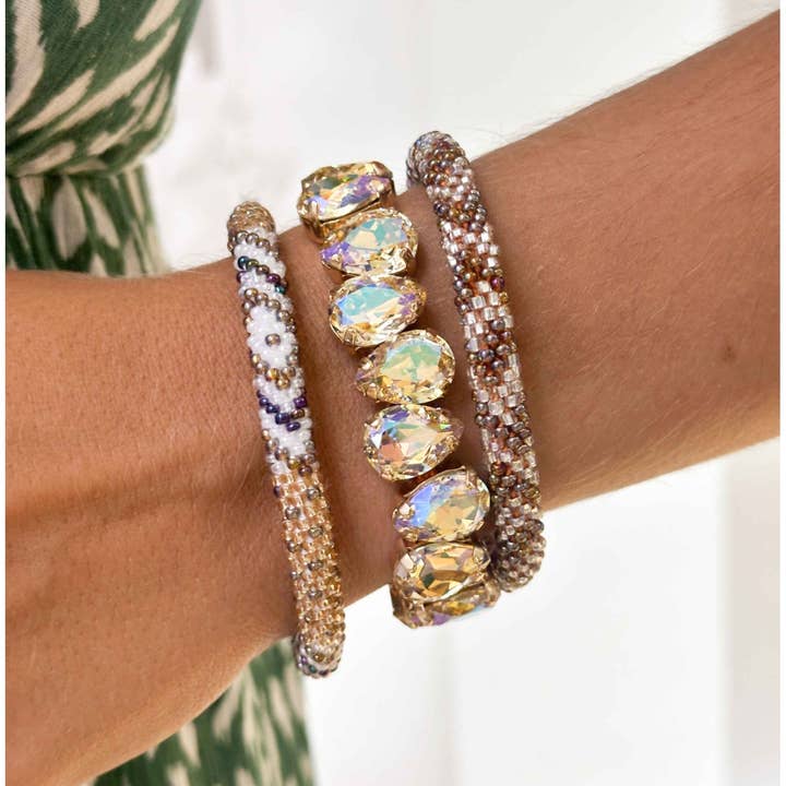 Nepalesisk armbånd, lyseblå, bronse og hvit