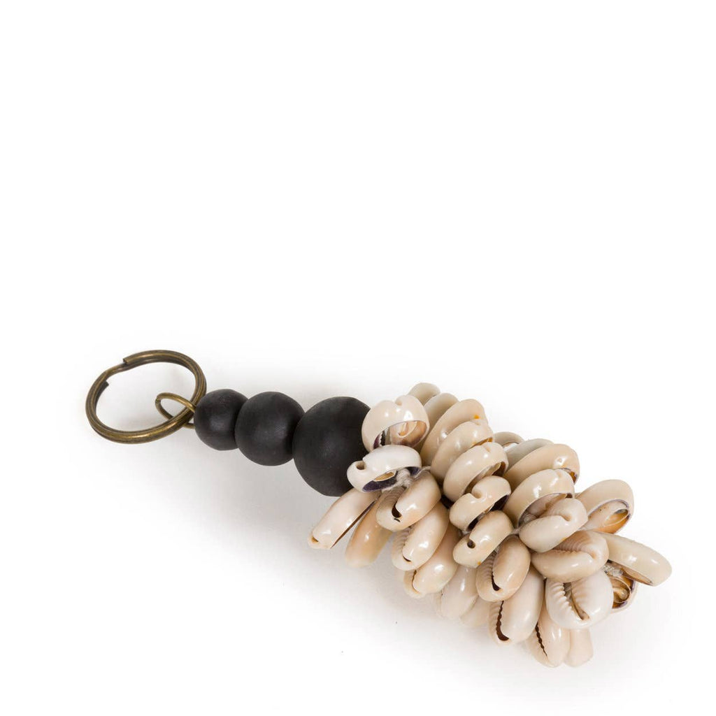 The Canggu Keychain – Natural Black, nøkkelring med skjell og tre