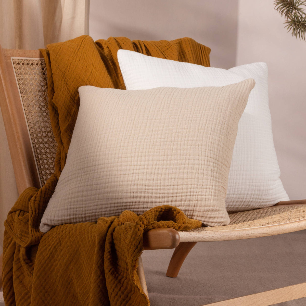 Lark pute i krepet bomullsmuslin, Natural, 45 × 45 cm