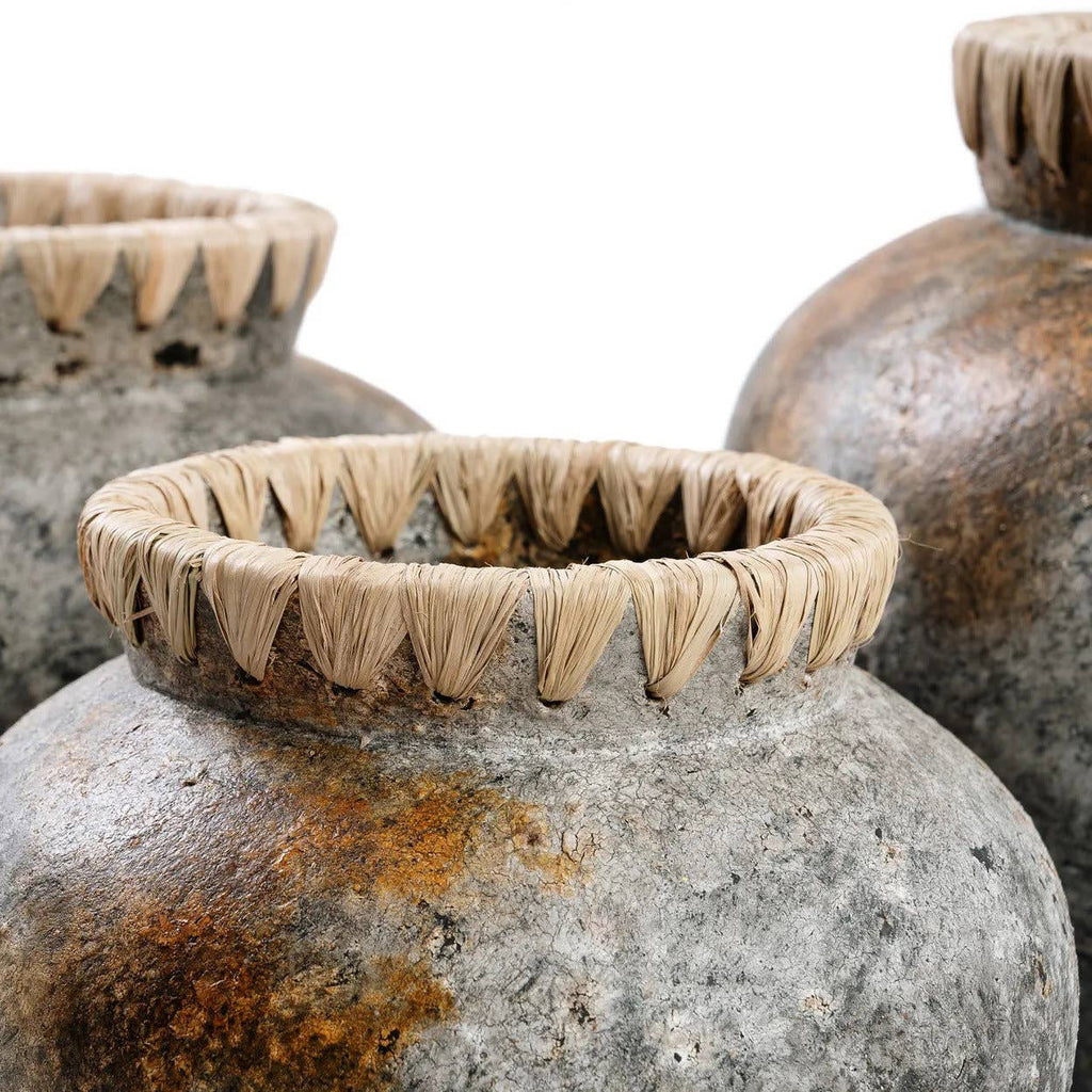 The Styly Vase, vase i terrakotta med raffia, Antique Grey, S