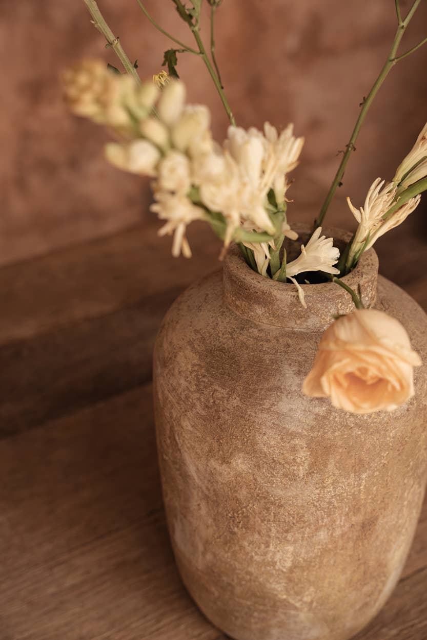 The Clay Echo Vase, vase i keramikk og terrakotta, Cream, M