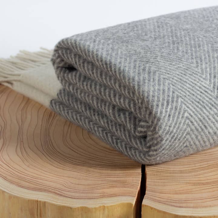 Florence Throw | 100% New Zealand Wool | Gray | 200 × 140 cm | Made in Ukraine