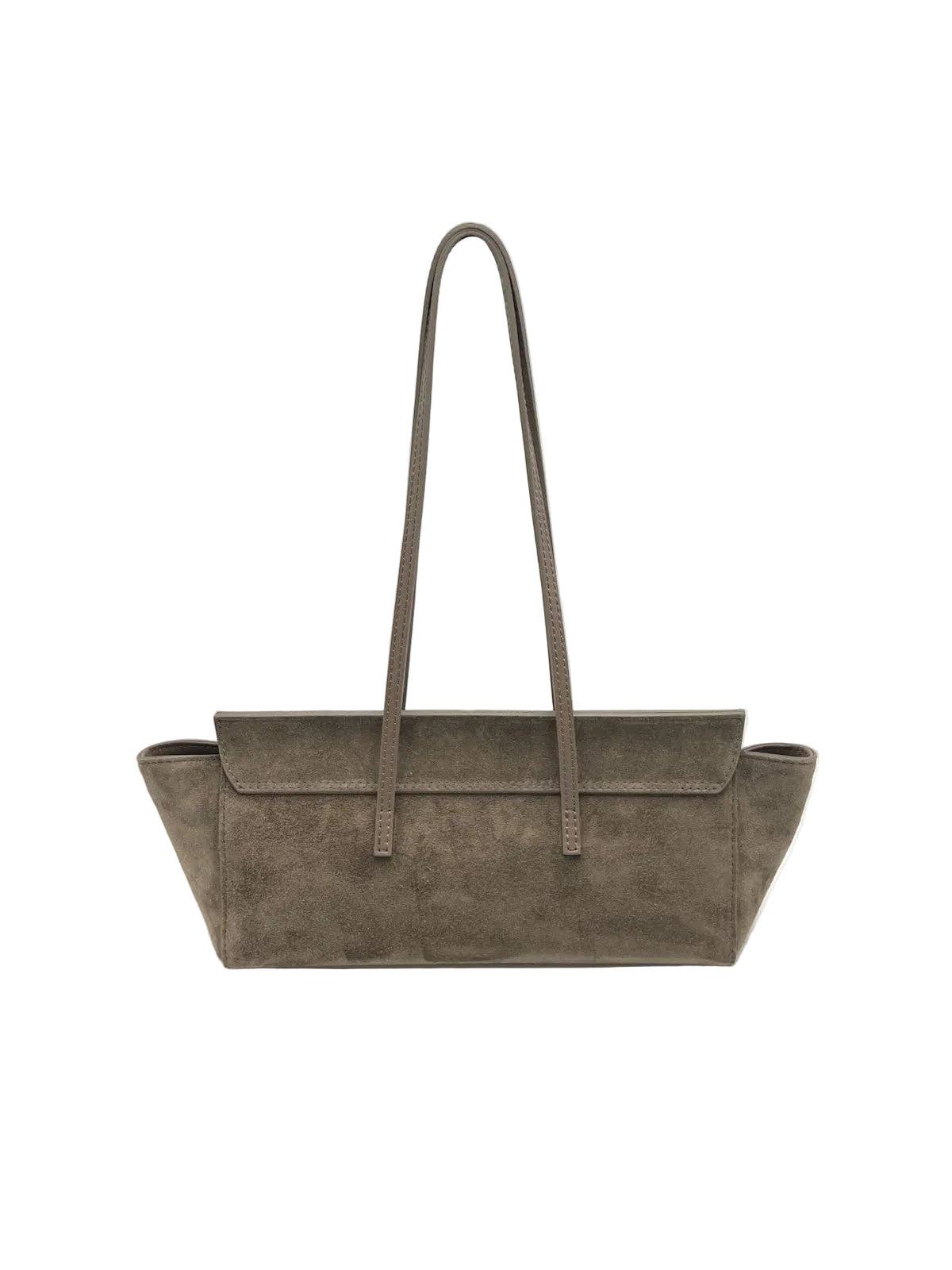 Bred toteveske i semsket skinn med doble spenner
