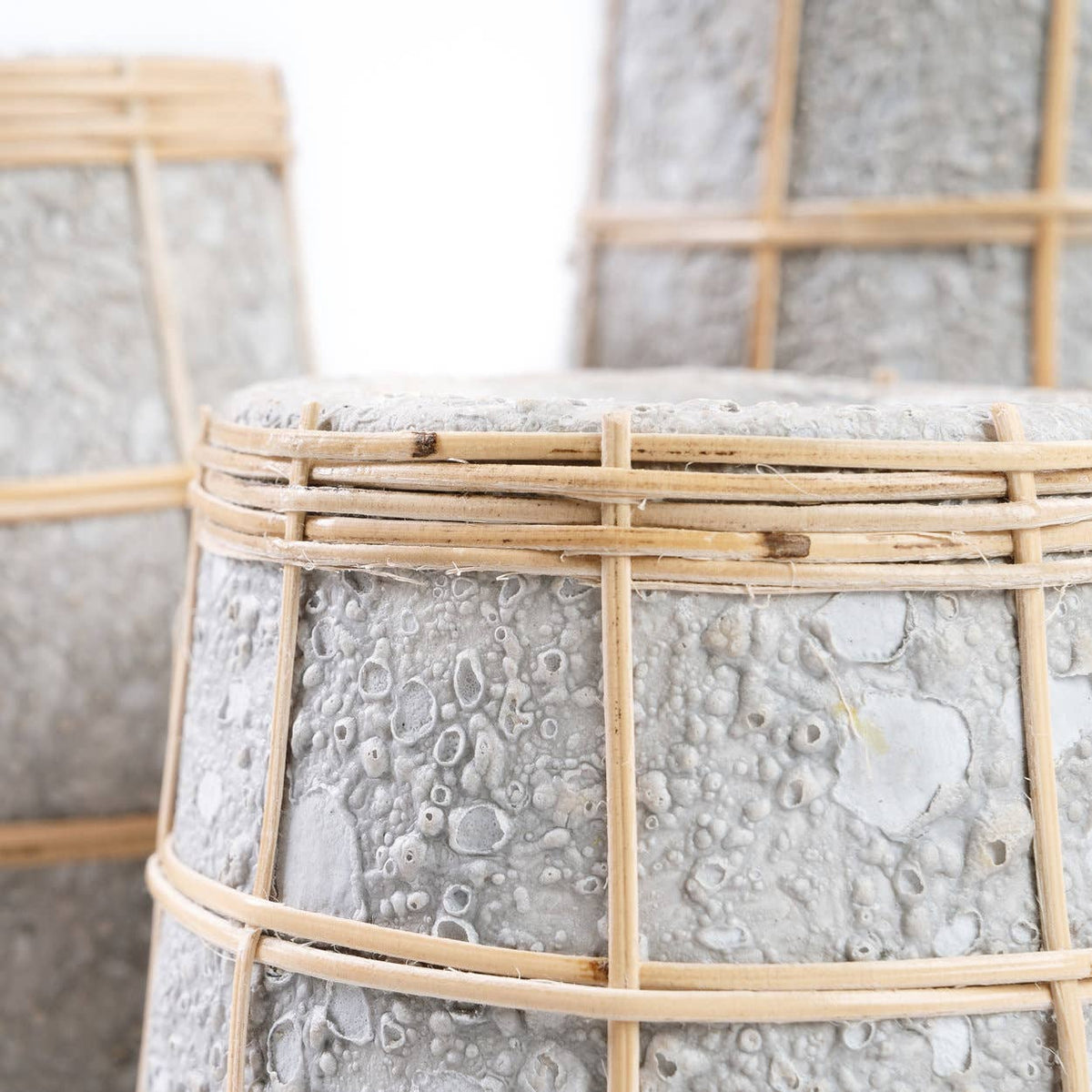 The Cutie Vase, liten vase i terrakotta med raffia, Concrete Natural, S